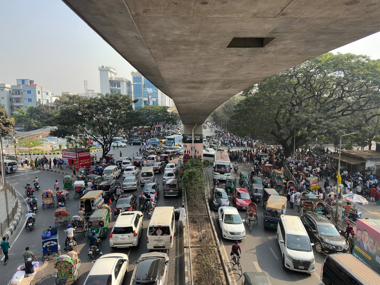 ঢাকার রাস্তায় গাড়ি টিকিয়ে রাখার ৭টি টিপস